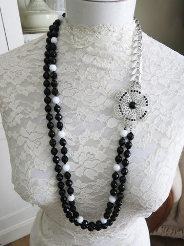 Black and White Beauty Flower Necklace